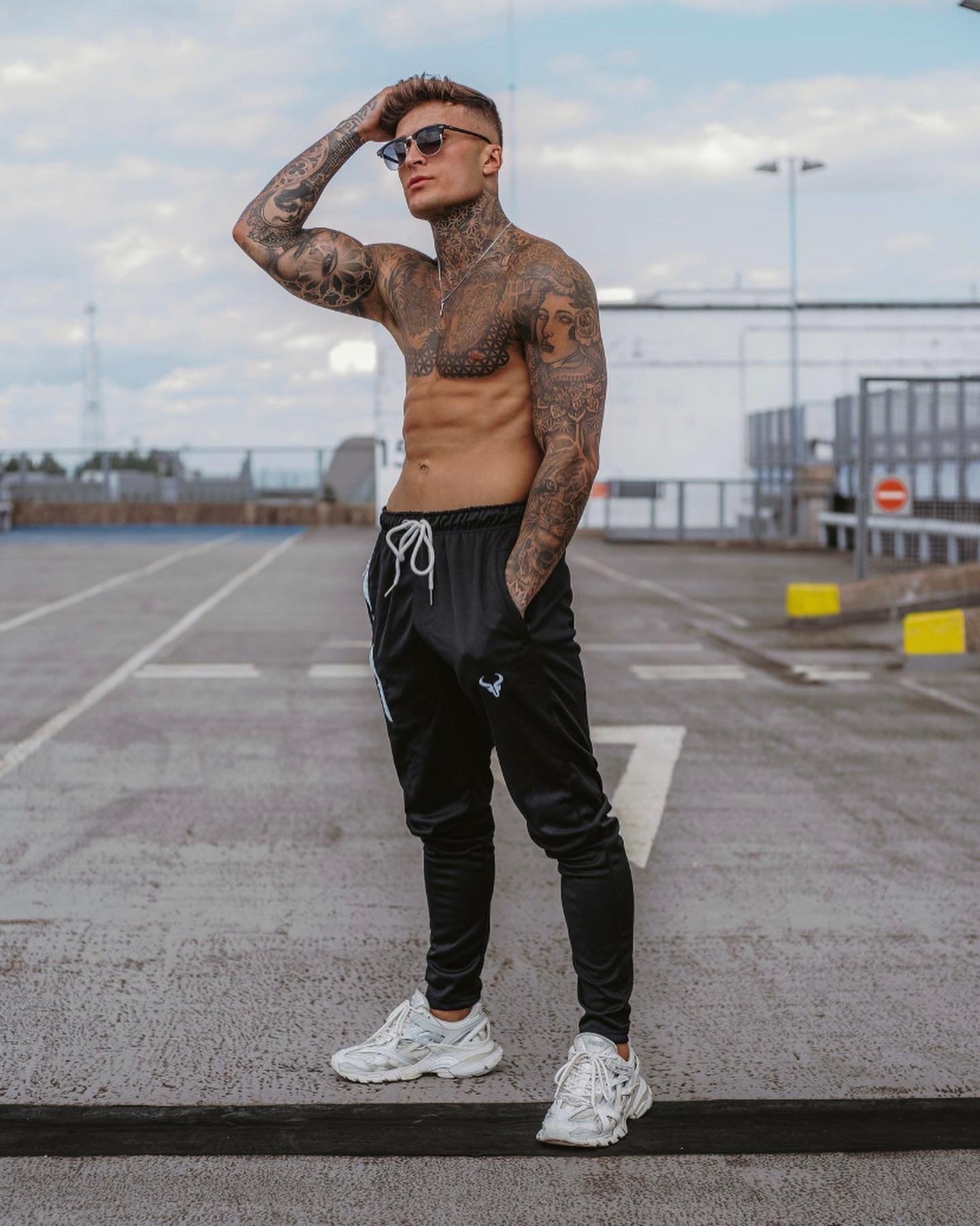 The benefits to wearing slim fit joggers - Cerus