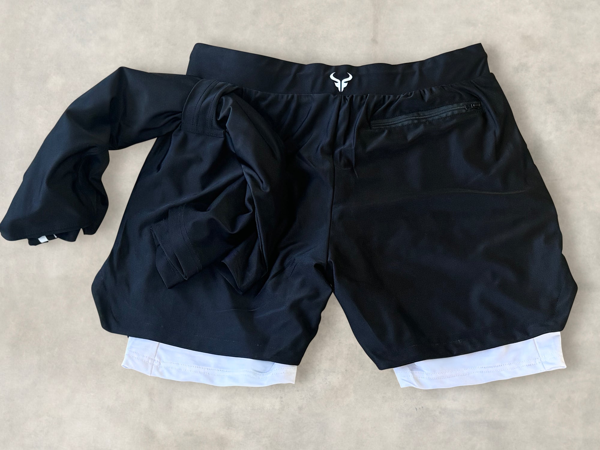 on Club Shorts 黒 Sサイズ Men's Club Shorts | Black | On United States